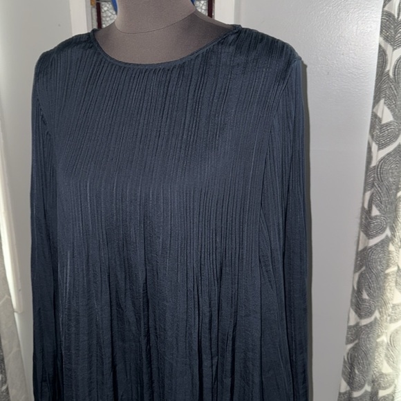 Elizabeth & James Navy Blue Pleated Midi Dress - Picture 4 of 11